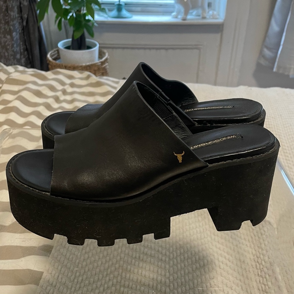 WINDSOR SMITH PLATFORM SANDALS- black